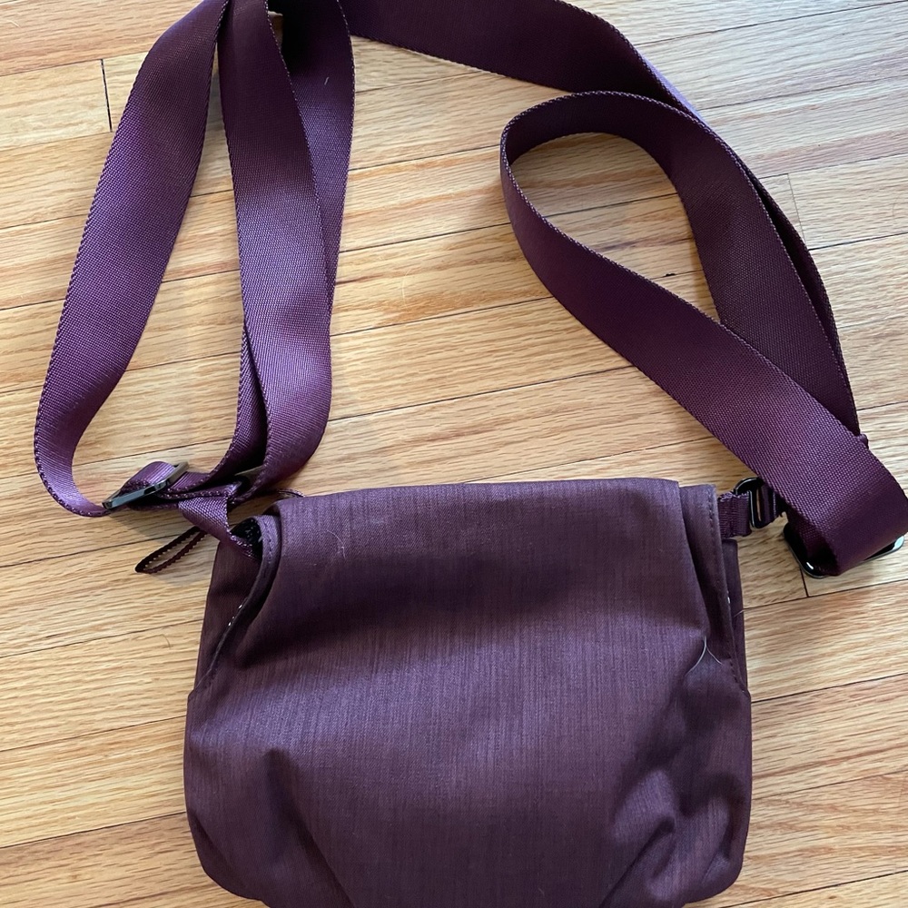Lululemon essential mat carrier